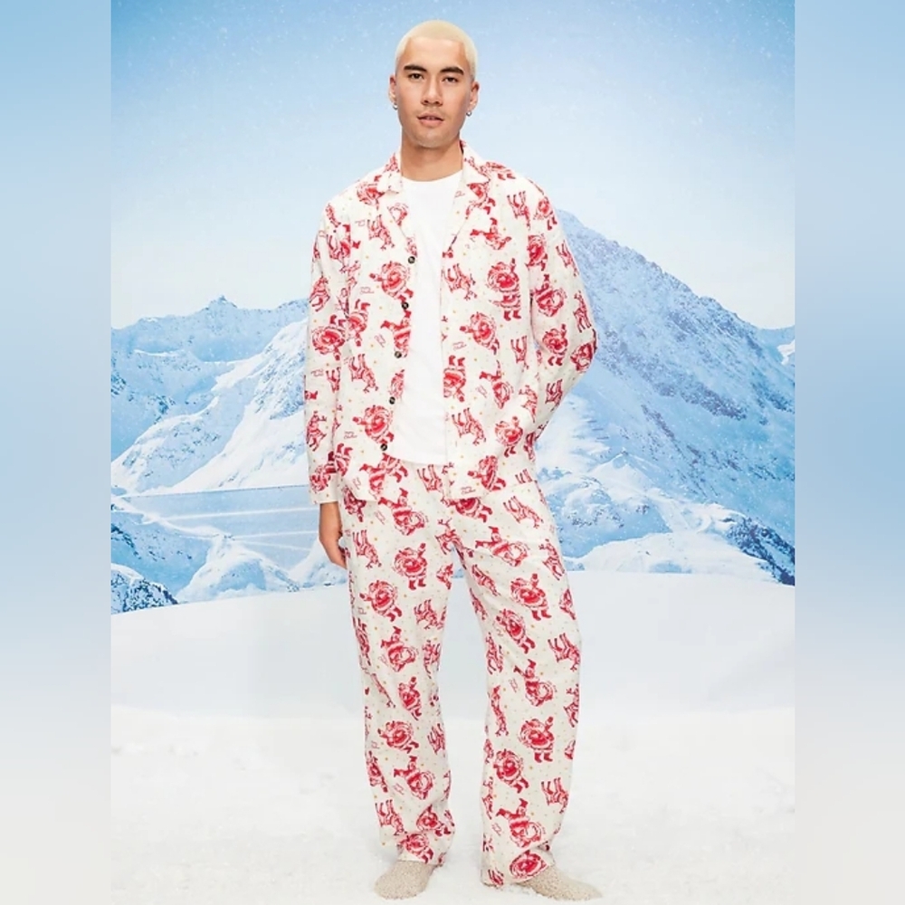 Mens sz M - 2025 Old Navy Family Matching Pajamas - Red And White Santa Flannel